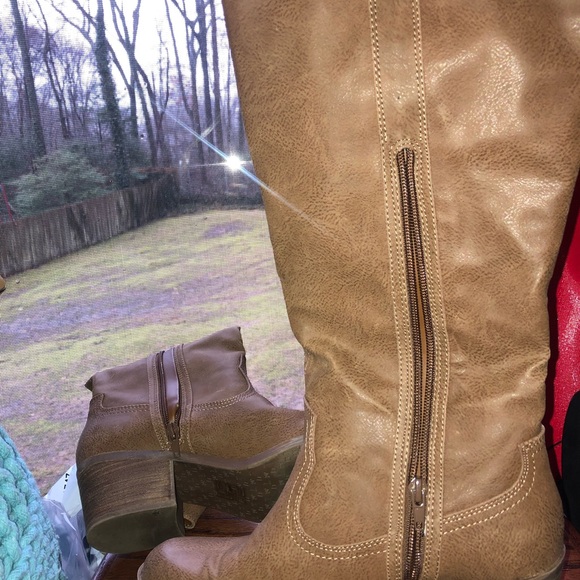 Boots - Picture 3 of 4